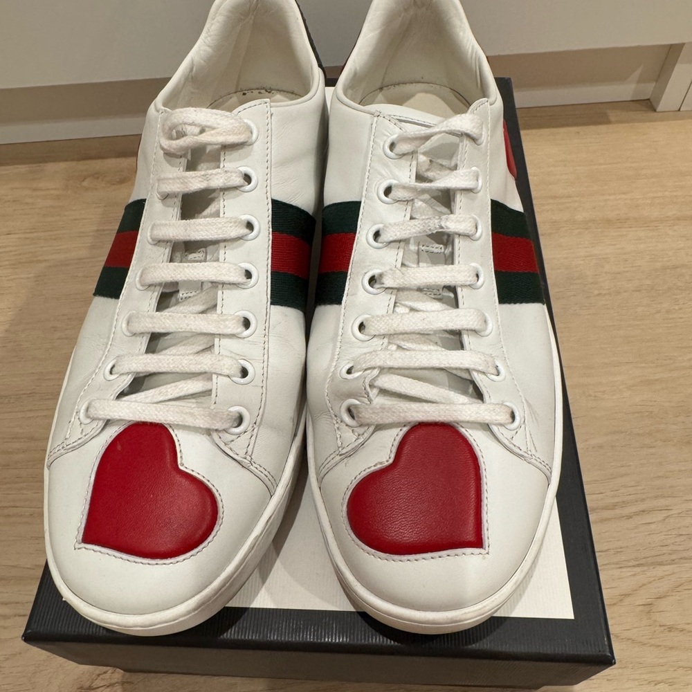 Gucci women White Sneakers with Red Heart